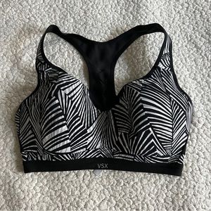 LIKE NEW black & white VSX sports bra underwire size 34D Victoria’s Secret Sport